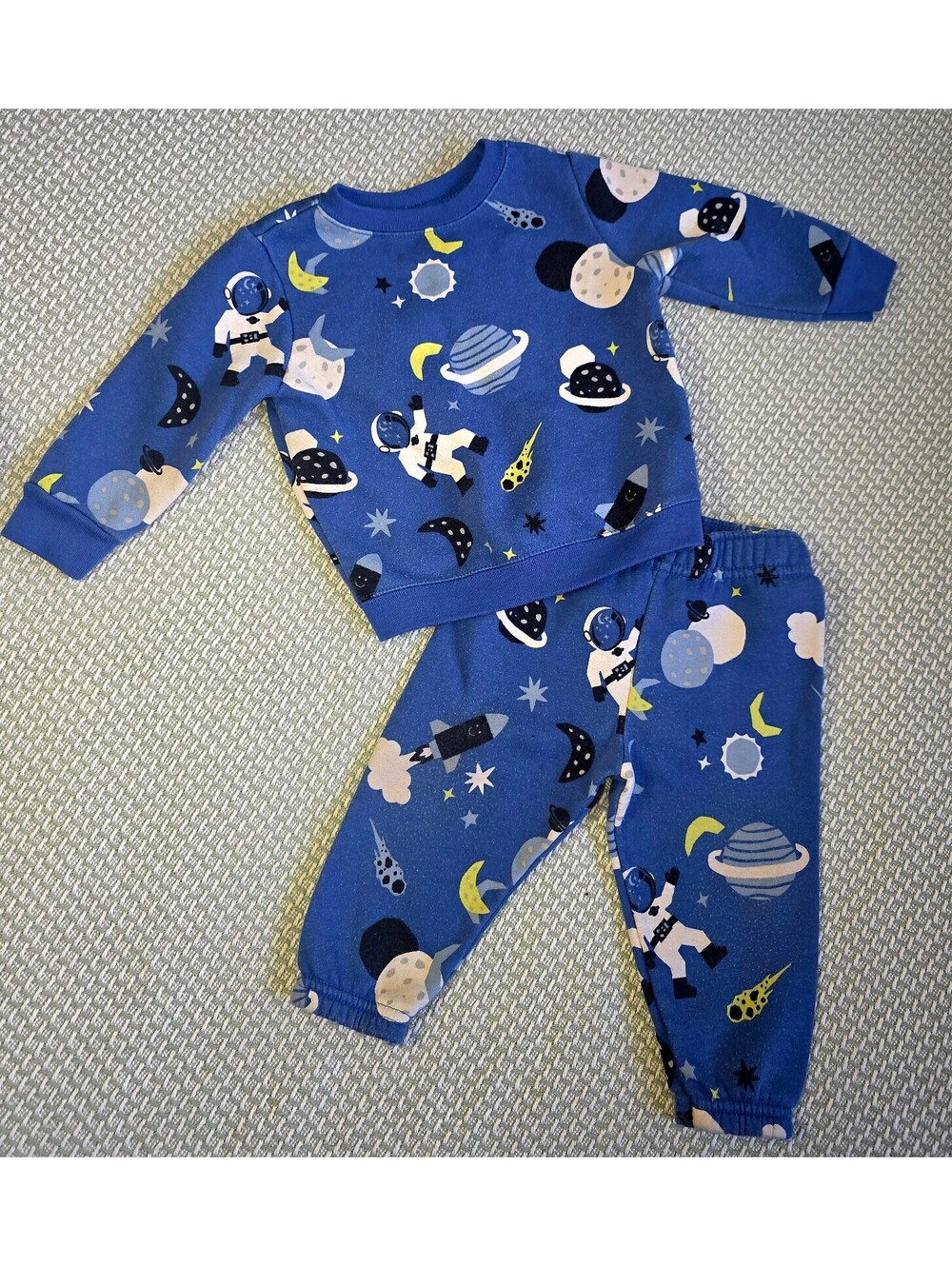 Garanimals space sweat suit boys size 6 to 9 months